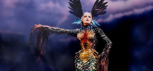 Yasmin Le Bon, Palladium, London, 1997 ; Evening Standard Magazine, Thierry Mugler, La Chimère collection Yasmin Le Bon, Palladium, London, 1997 ; Evening Standard Magazine, Thierry Mugler, La Chimère collection