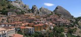 Castelmezzano, eines der Bergdörfer der Dolomiti Lucane in einer spektakulären Landschaft.